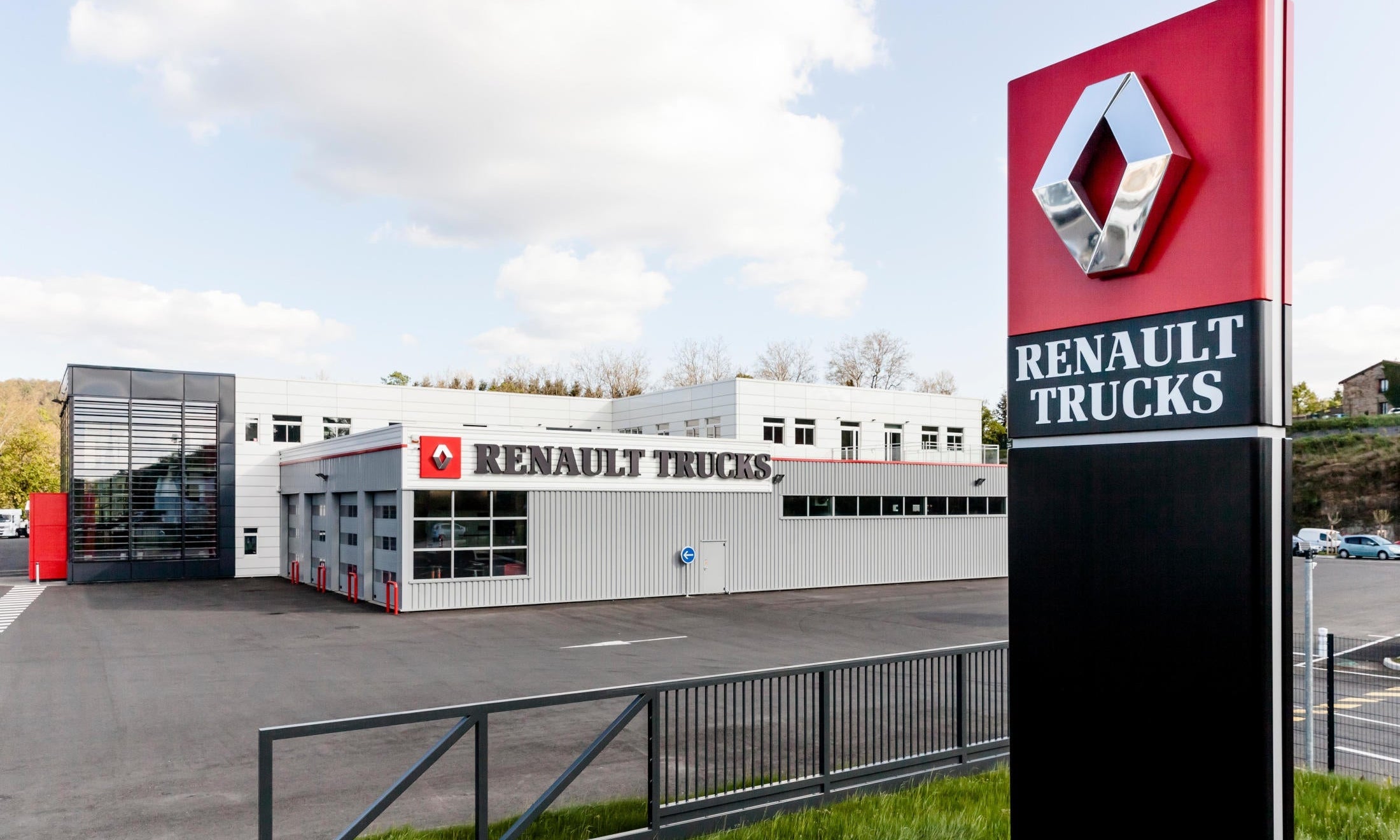 Decade Energy and Renault Trucks Inaugurate Battery-Backed Truck Charging Site in Gennevilliers